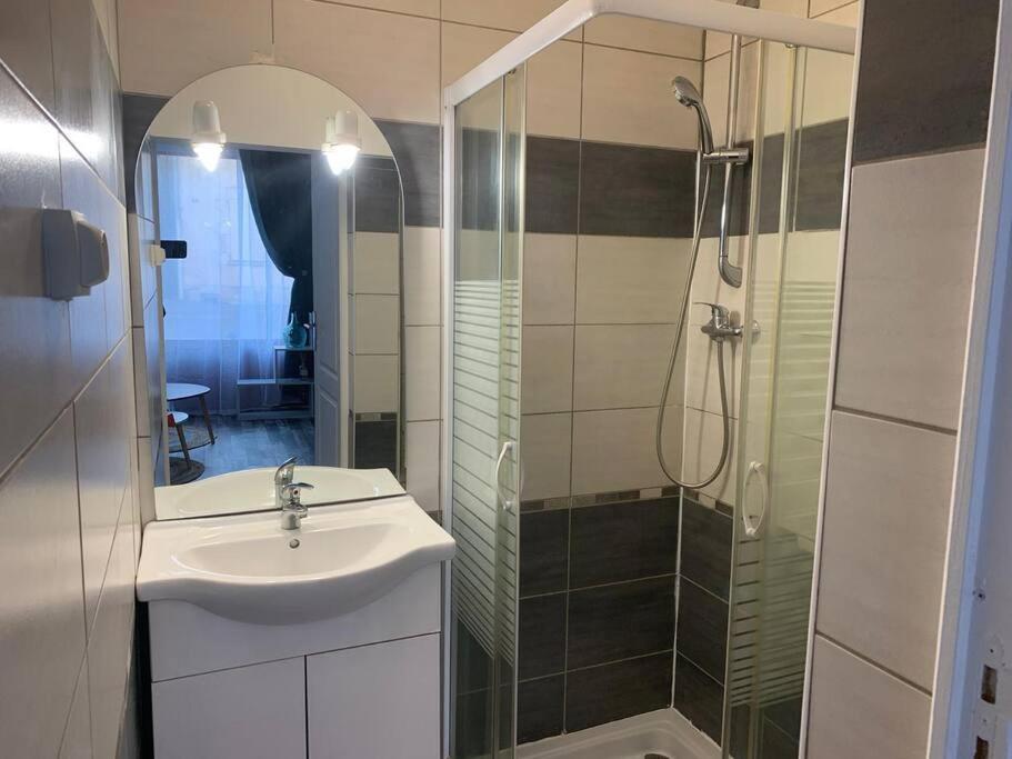 Appartement Avec Cours Gien Exteriér fotografie