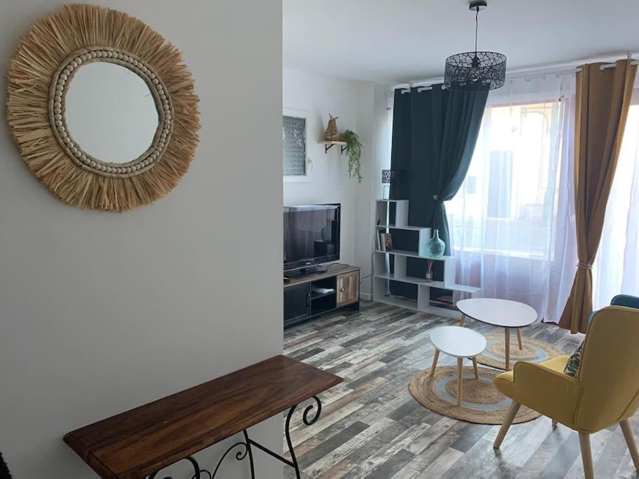 Appartement Avec Cours Gien Exteriér fotografie