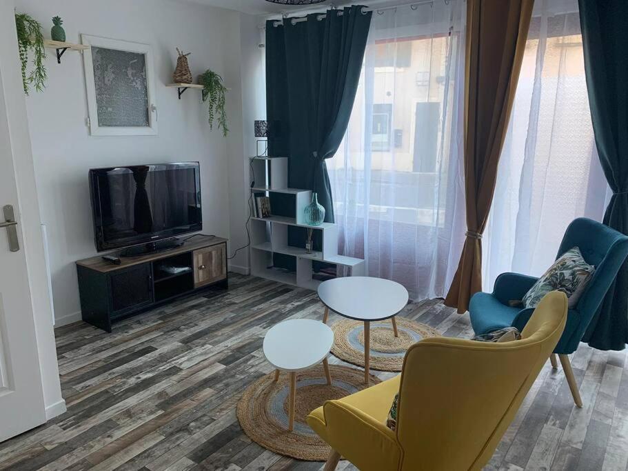 Appartement Avec Cours Gien Exteriér fotografie